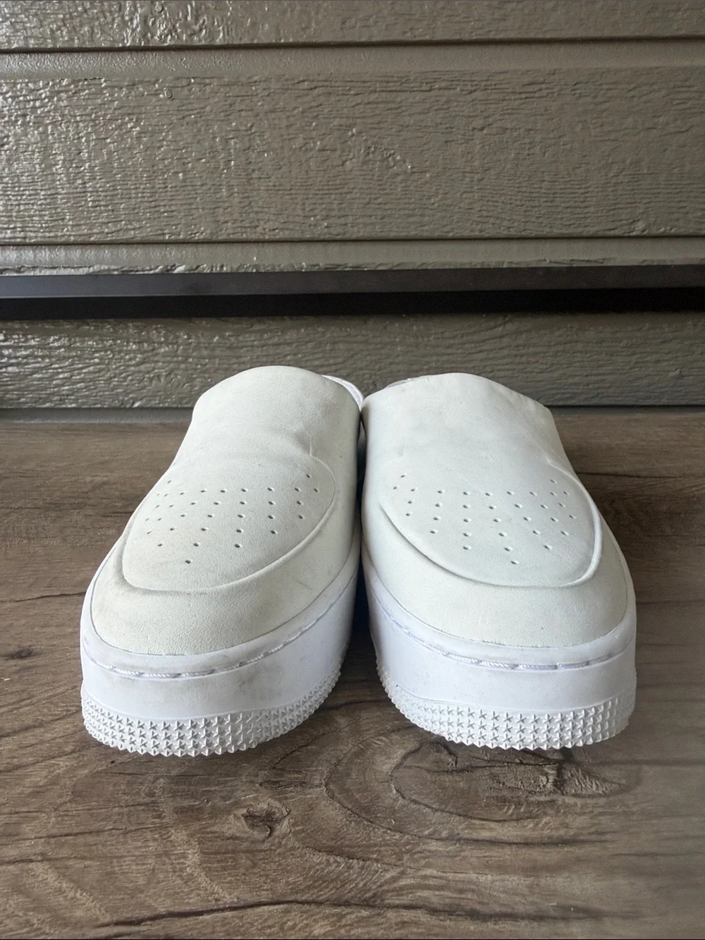Nike air max Women’s Slip-On Platform Mules size 9.5